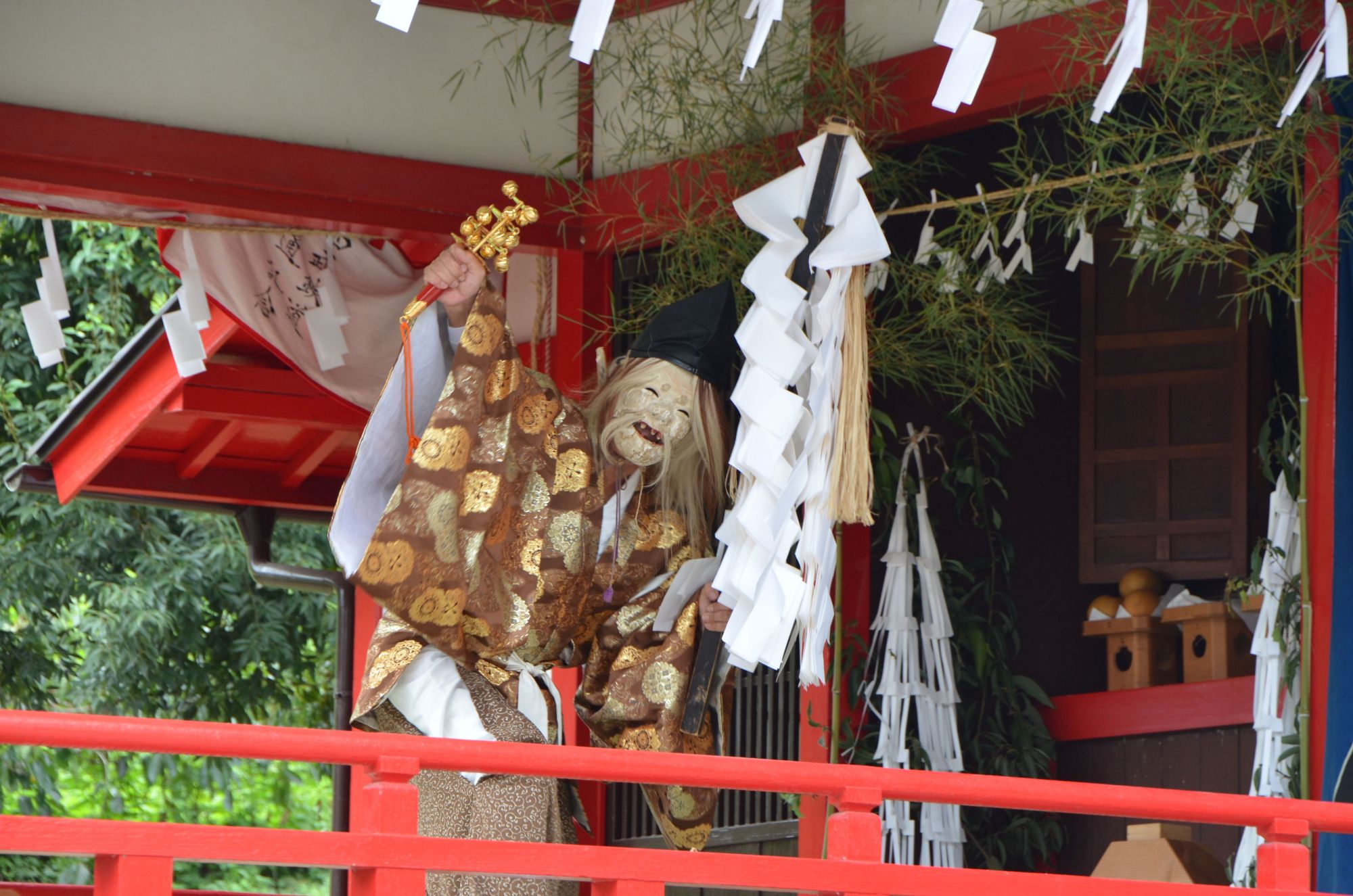 武甲山御嶽神社里宮祈念祭における神楽奉納のサムネイル画像
